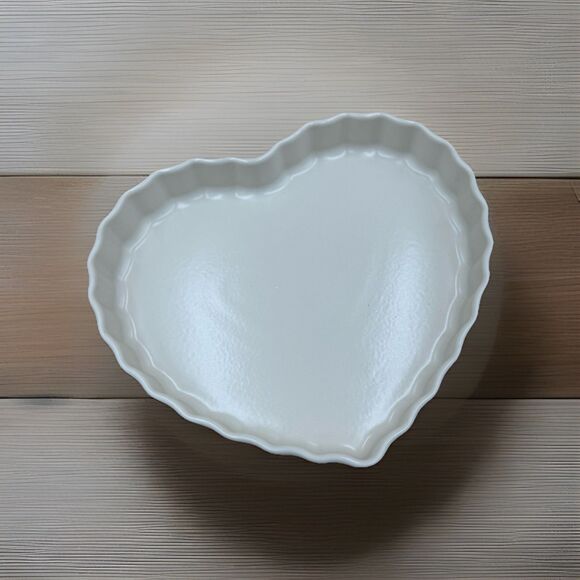 Vintage Pfaltzgraff Heart Shaped Stoneware Baking Dish  White Oven To Table Dish - Picture 1 of 7